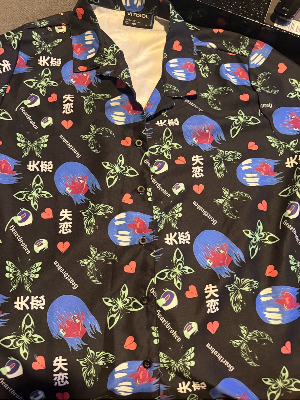Men’s vitriol large heartbreak ziggy anime button down shirt